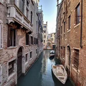 Canal View In Rialto By Wonderful Italy Appartement